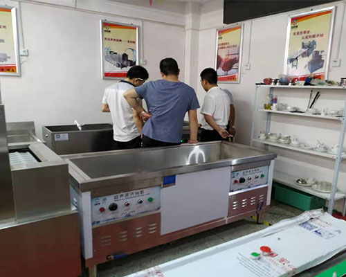 云南彭总采购成和顺长龙式洗碗机一套